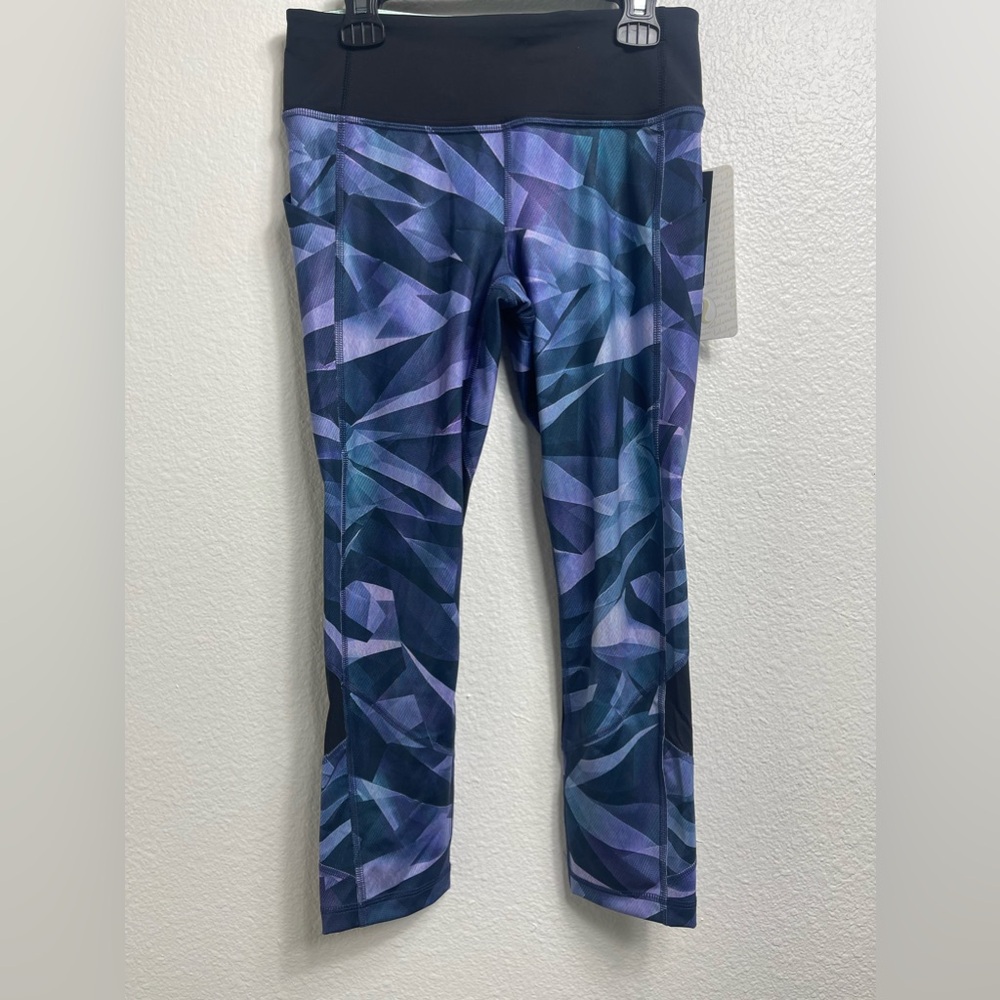 Lululemon Pace Rival Crop Pretty Prism Multi / Black NWT Size 4